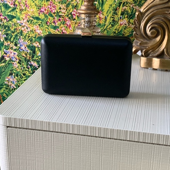 Express stud clasp clutch size - Picture 2 of 16